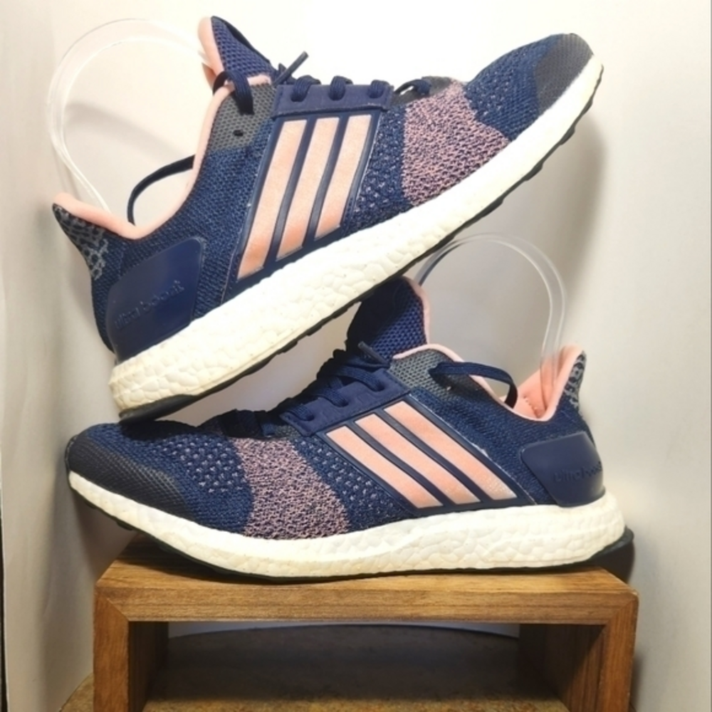 Women's ultra boost by Adidas Sz 9 Iridescent Blue Pink Reflective Energized‎